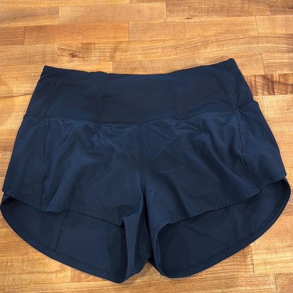 Size 6 Lululemon speed shorts - Picture 8 of 8
